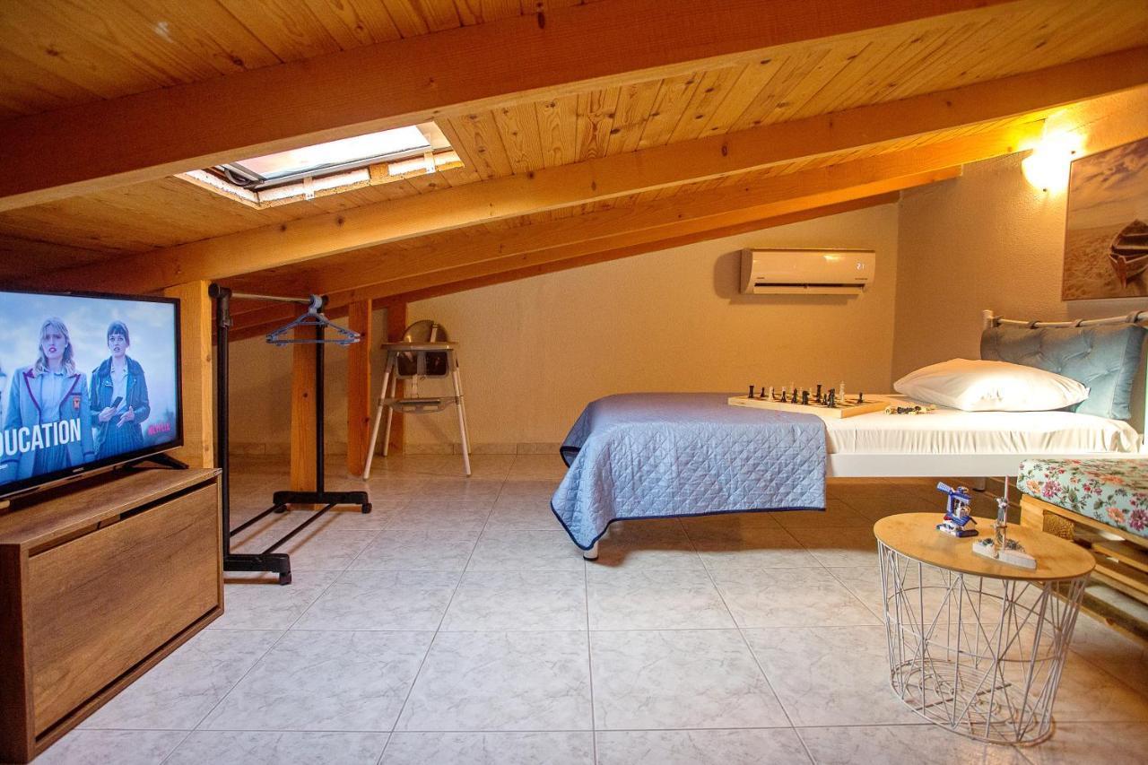 Holiday House Ioanna 2 - Loft Διαμέρισμα Néa Péramos Εξωτερικό φωτογραφία